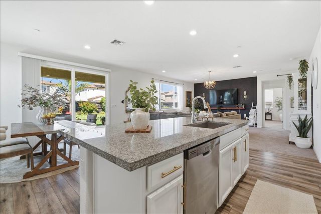 2032 Coffee Creek Way, Plumas Lake, CA 95961