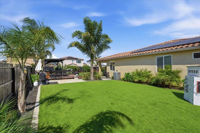 2032 Coffee Creek Way, Plumas Lake, CA 95961