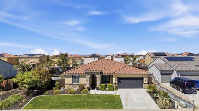 2032 Coffee Creek Way, Plumas Lake, CA 95961