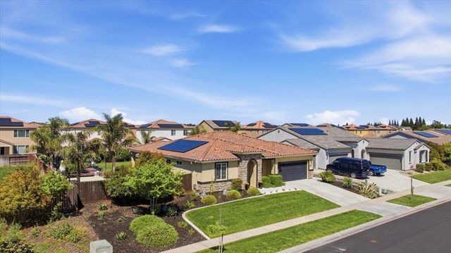 2032 Coffee Creek Way, Plumas Lake, CA 95961