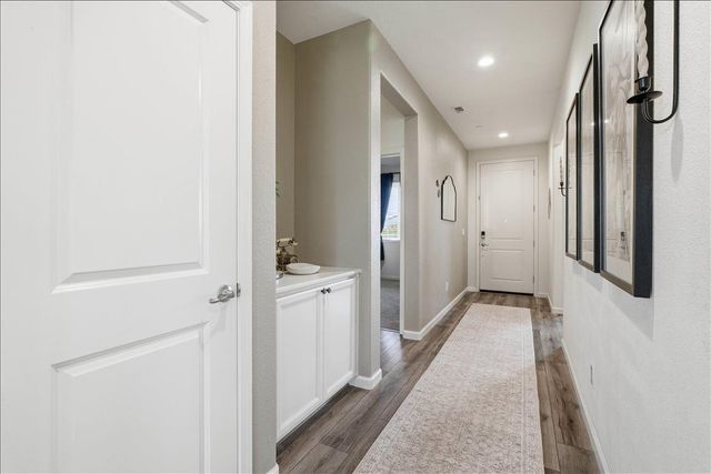 2032 Coffee Creek Way, Plumas Lake, CA 95961