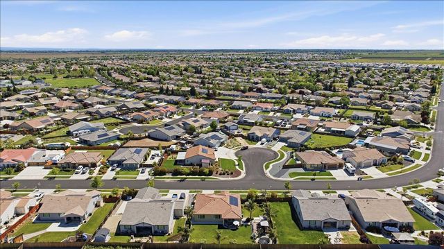 2032 Coffee Creek Way, Plumas Lake, CA 95961