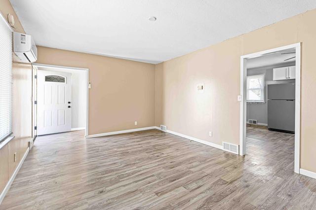 713 13th Street N, Moorhead, MN 56560