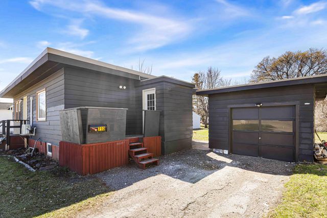 713 13th Street N, Moorhead, MN 56560