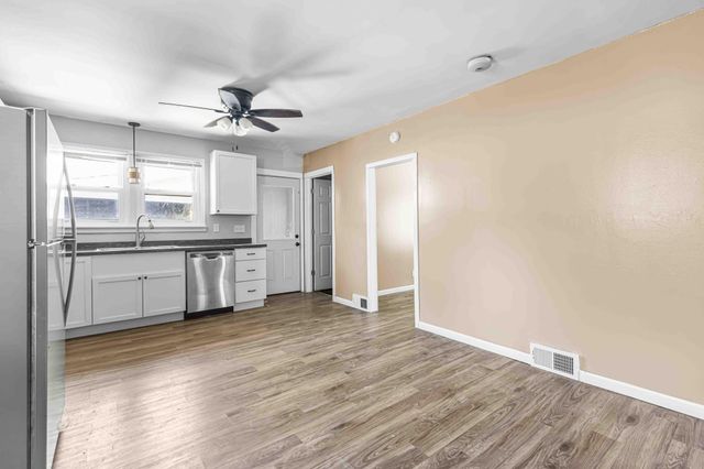 713 13th Street N, Moorhead, MN 56560