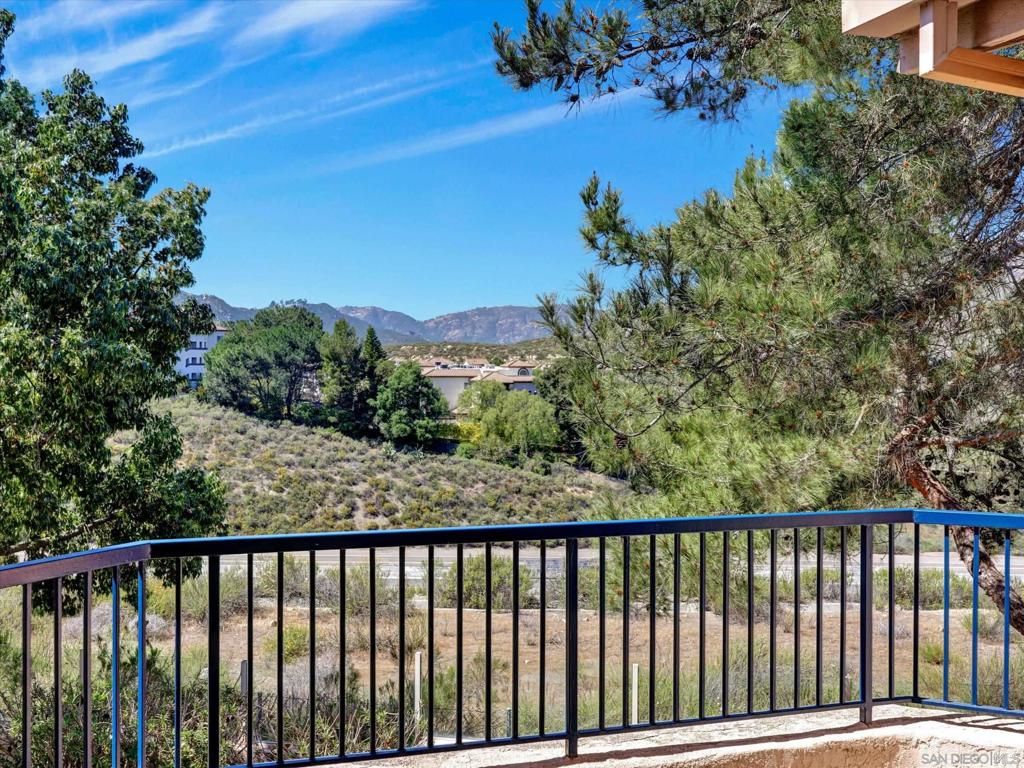 Image 3 of property listing at 18826 Caminito Cantilena #113, San Diego, CA 92128