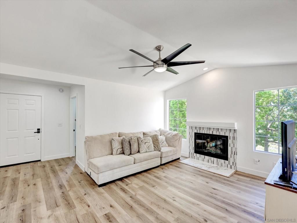 Image 4 of property listing at 18826 Caminito Cantilena #113, San Diego, CA 92128