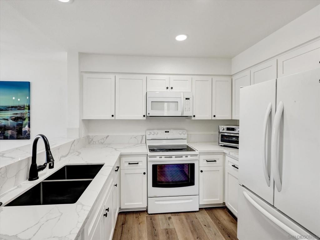 Image 6 of property listing at 18826 Caminito Cantilena #113, San Diego, CA 92128