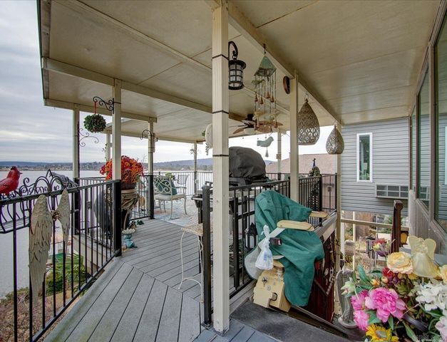 165 Pretti Point, Lake Hamilton, AR 71913