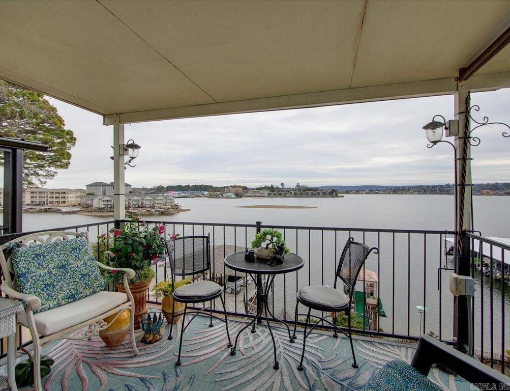 165 Pretti Point, Lake Hamilton, AR 71913