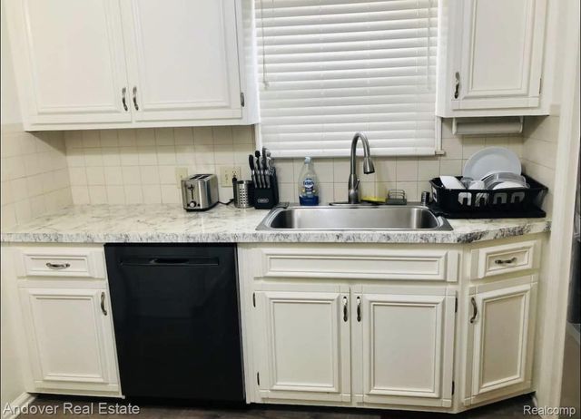 1321 N Vernon Street, Dearborn, MI 48128