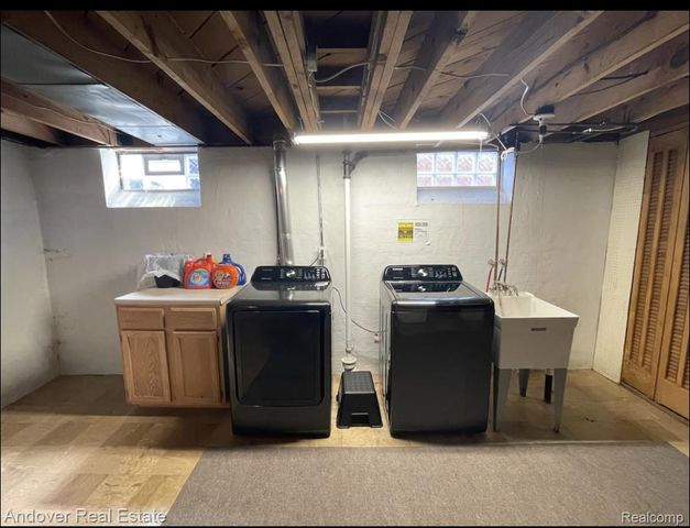 1321 N Vernon Street, Dearborn, MI 48128