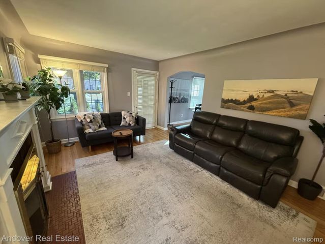 1321 N Vernon Street, Dearborn, MI 48128