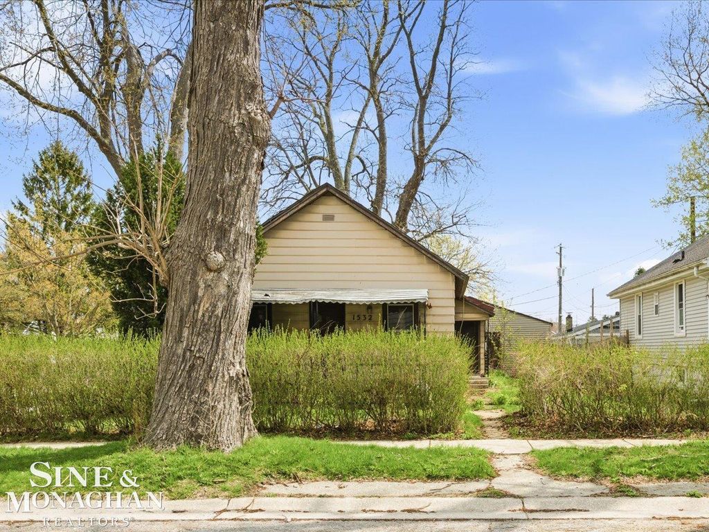 1532 Poplar Street, Port Huron, MI 48060