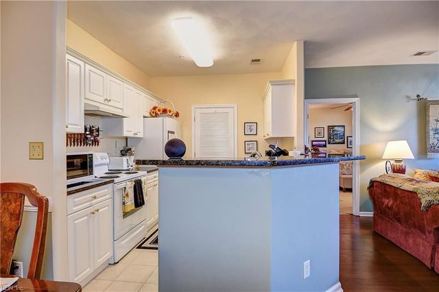 1004 Grand Oak LN, Virginia Beach, VA 23455