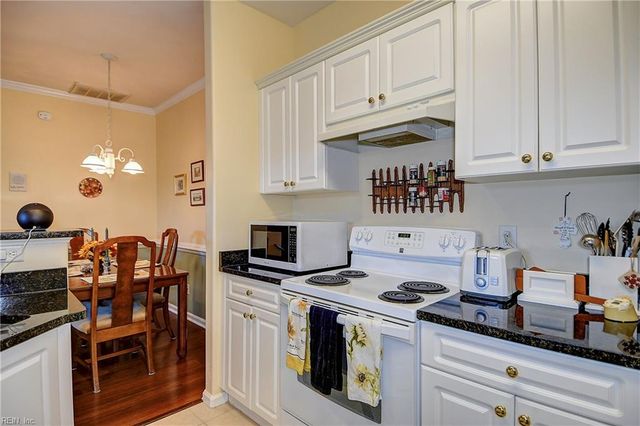 1004 Grand Oak LN, Virginia Beach, VA 23455