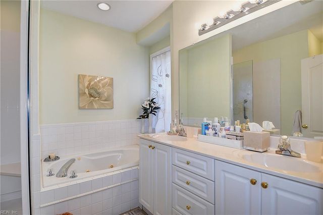 1004 Grand Oak LN, Virginia Beach, VA 23455