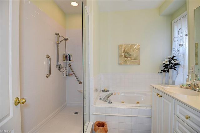 1004 Grand Oak LN, Virginia Beach, VA 23455