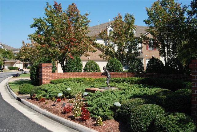 1004 Grand Oak LN, Virginia Beach, VA 23455