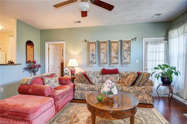 1004 Grand Oak LN, Virginia Beach, VA 23455