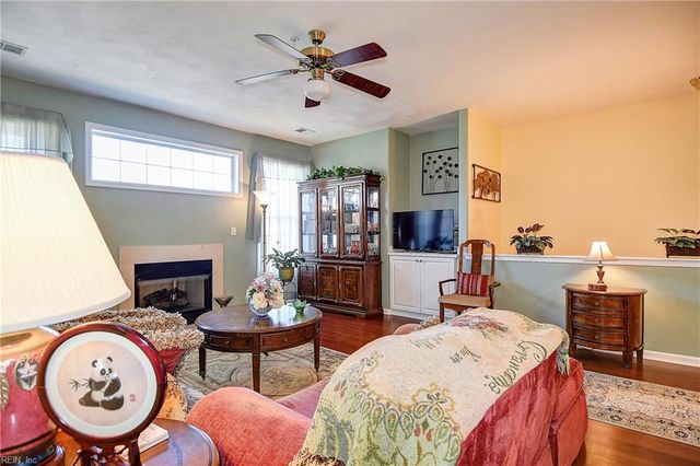 1004 Grand Oak LN, Virginia Beach, VA 23455