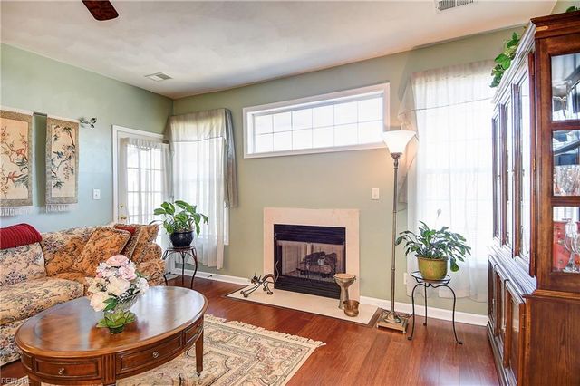 1004 Grand Oak LN, Virginia Beach, VA 23455