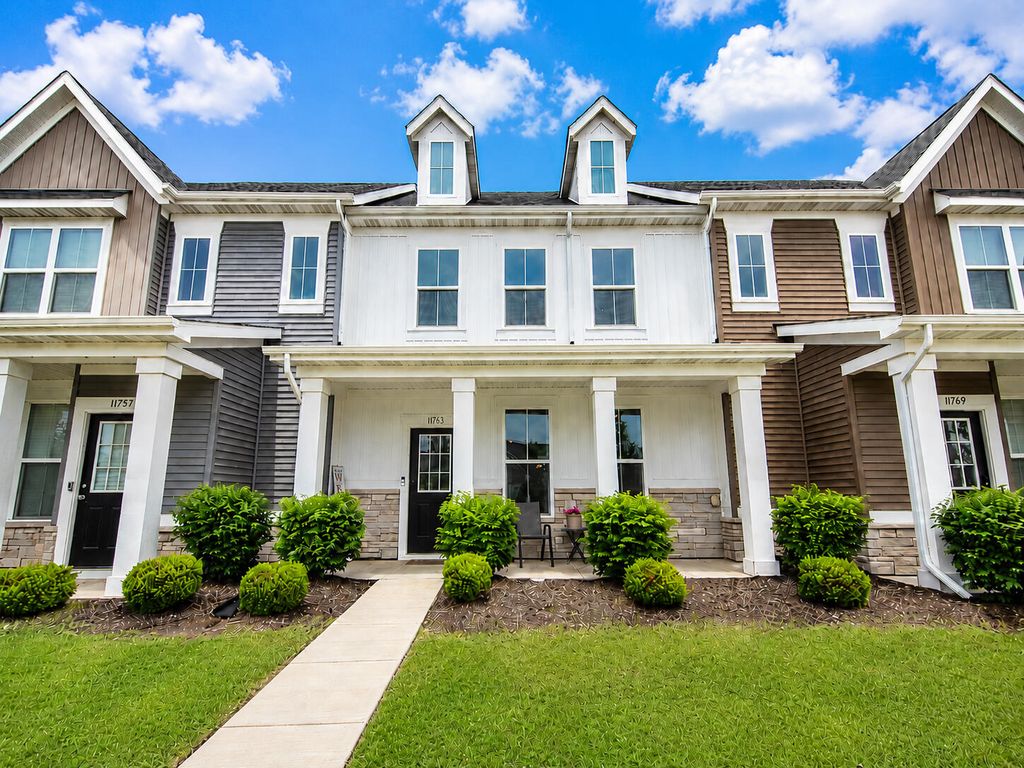 11763 Rhode Island Street, Crown Point, IN 46307