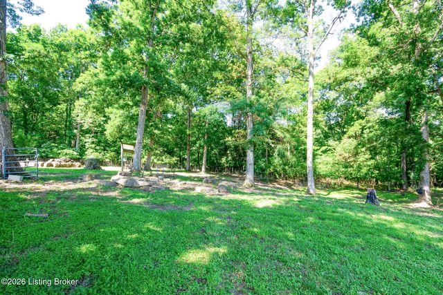 589 Wheeler Ln, Mt Washington, KY 40047