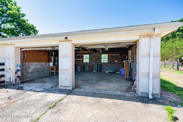589 Wheeler Ln, Mt Washington, KY 40047