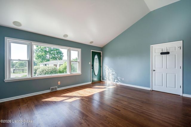 589 Wheeler Ln, Mt Washington, KY 40047