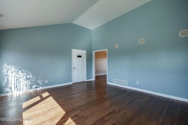 589 Wheeler Ln, Mt Washington, KY 40047