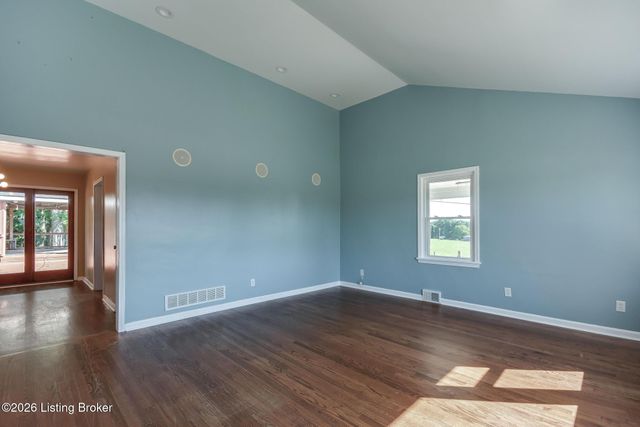 589 Wheeler Ln, Mt Washington, KY 40047