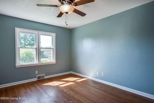 589 Wheeler Ln, Mt Washington, KY 40047