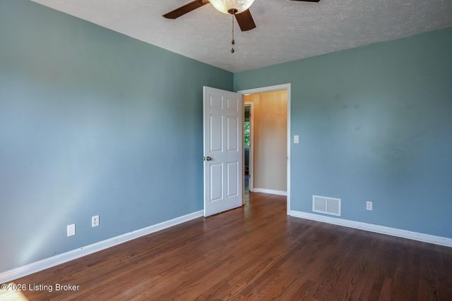 589 Wheeler Ln, Mt Washington, KY 40047