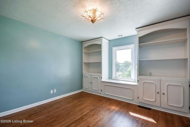 589 Wheeler Ln, Mt Washington, KY 40047
