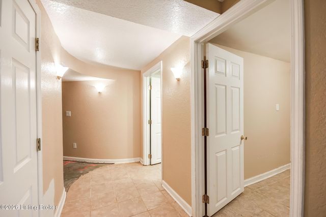 589 Wheeler Ln, Mt Washington, KY 40047