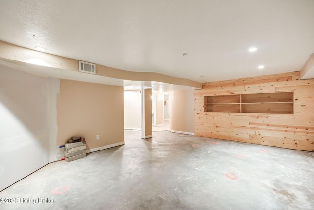 589 Wheeler Ln, Mt Washington, KY 40047