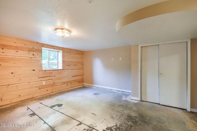 589 Wheeler Ln, Mt Washington, KY 40047