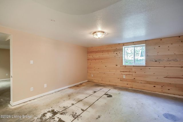 589 Wheeler Ln, Mt Washington, KY 40047