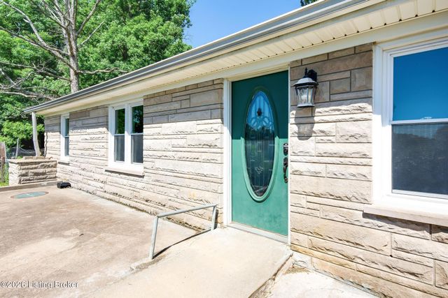 589 Wheeler Ln, Mt Washington, KY 40047