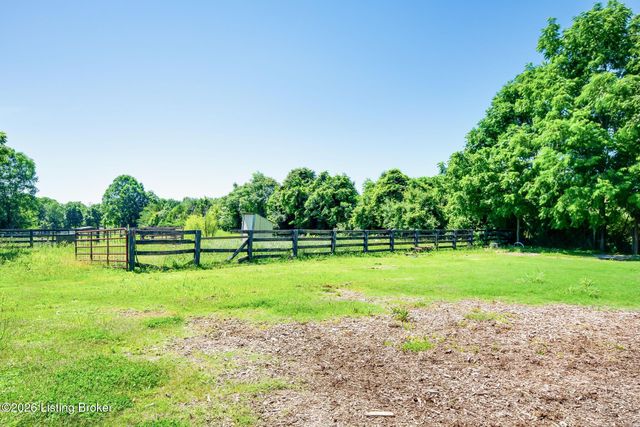 589 Wheeler Ln, Mt Washington, KY 40047