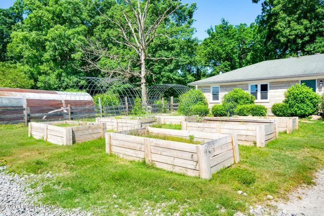 589 Wheeler Ln, Mt Washington, KY 40047