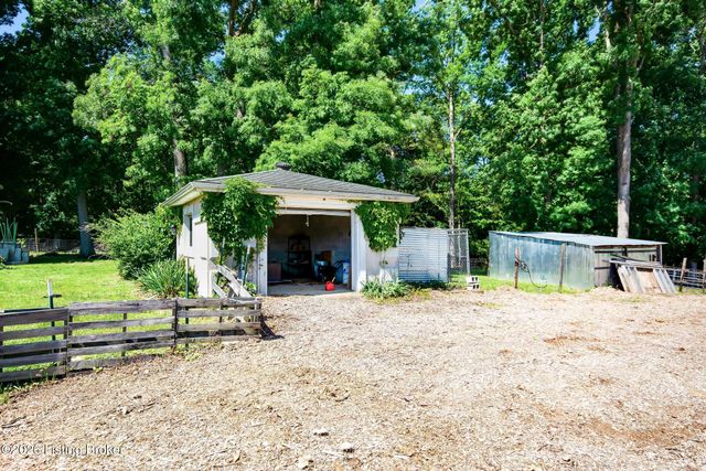 589 Wheeler Ln, Mt Washington, KY 40047