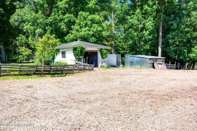 589 Wheeler Ln, Mt Washington, KY 40047