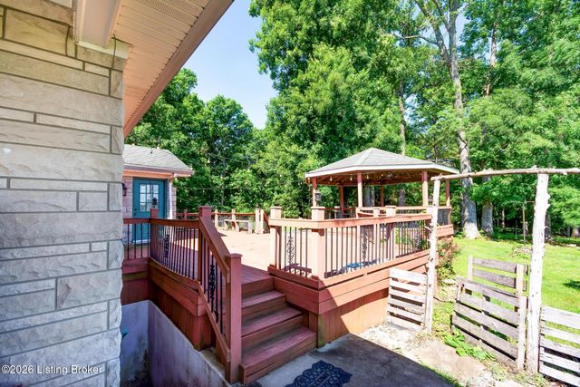 589 Wheeler Ln, Mt Washington, KY 40047