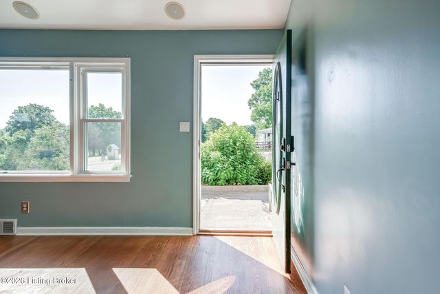 589 Wheeler Ln, Mt Washington, KY 40047
