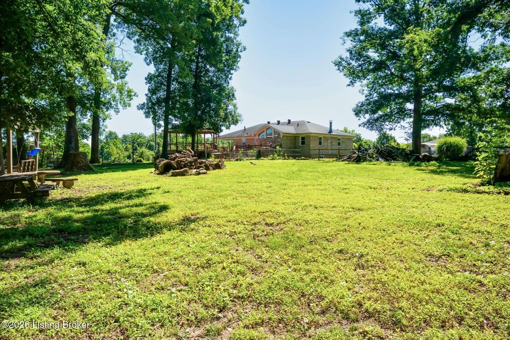 589 Wheeler Ln, Mt Washington, KY 40047