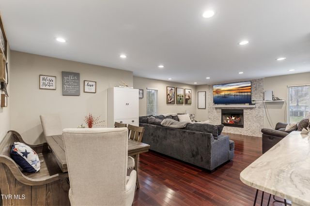 720 Northwest Ridge Avenue, Norton, VA 24273