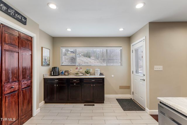 720 Northwest Ridge Avenue, Norton, VA 24273