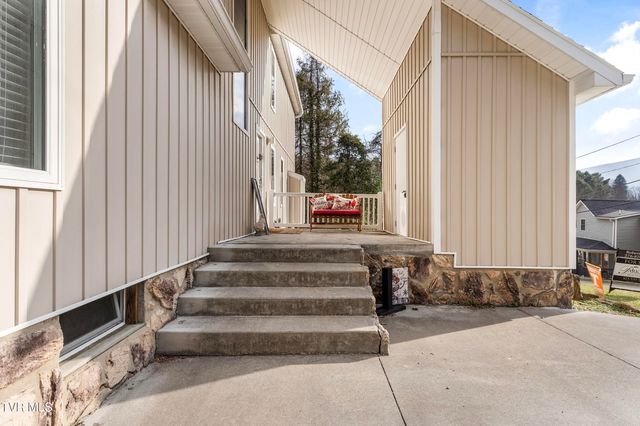 720 Northwest Ridge Avenue, Norton, VA 24273